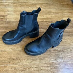 Madden Girl Black Leather Heeled Ankle Boots‎